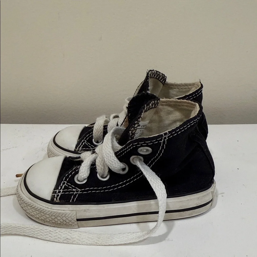 Converse Toddler Kids High Tops Black and White Sneakers (sz 4)